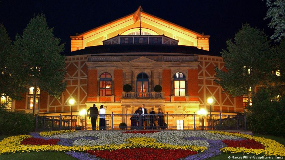 festivali-i-bajrojtit-drite-hije-ne-jubileun-e-150-vjetorit