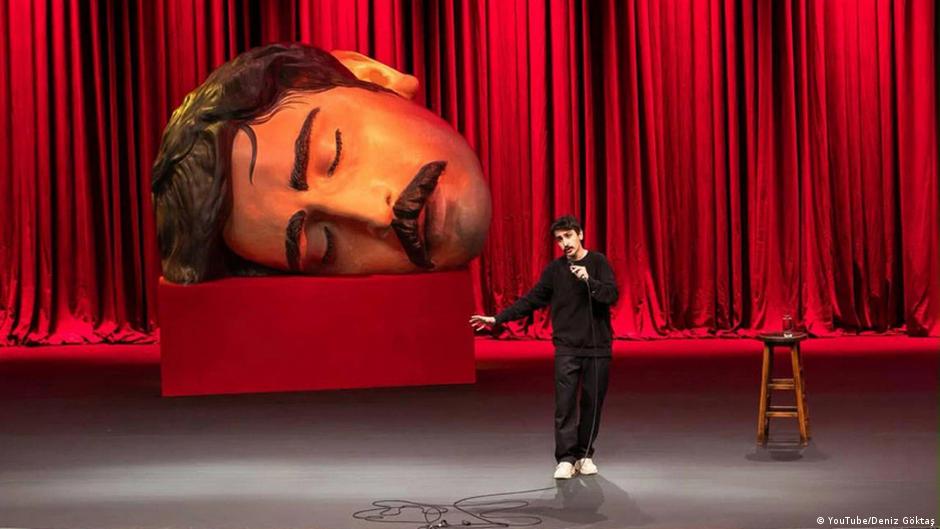 Deniz Göktaş: Bir kuşağın ruh halini anlatan komedyen