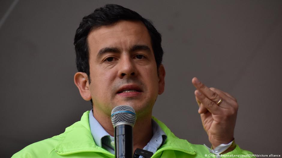 Cae ministro de Interior de Colombia tras dos meses en cargo