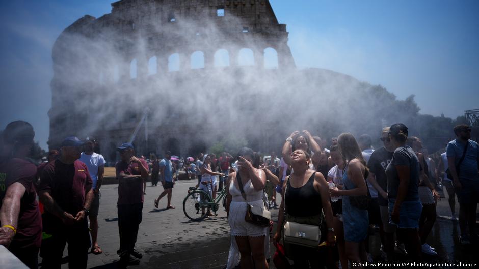 Europe faces scorching weekend as heat wave moves east