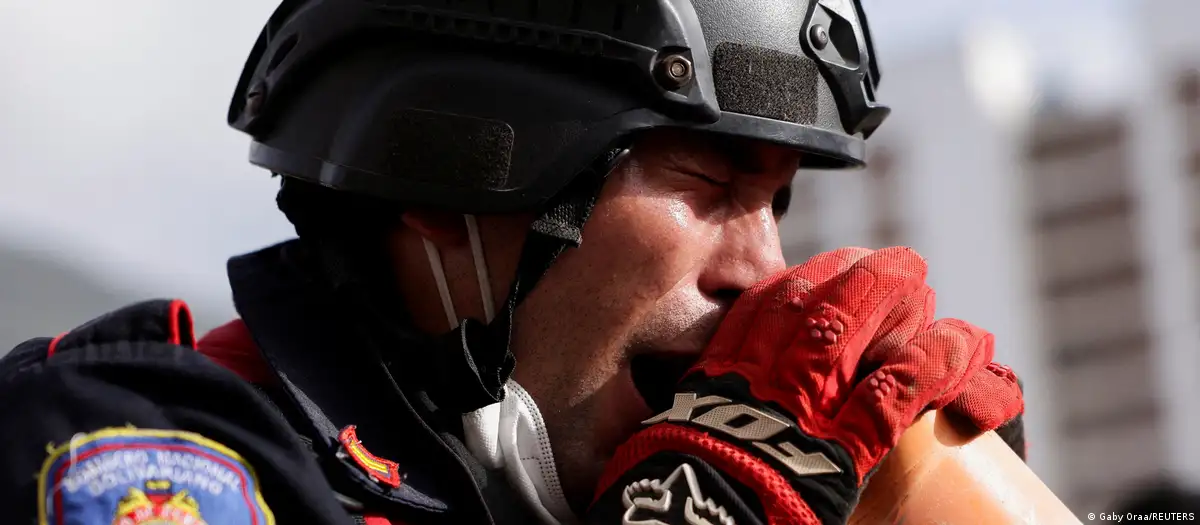 Venezuela earthquakes: Search intensifies for hundreds trapped