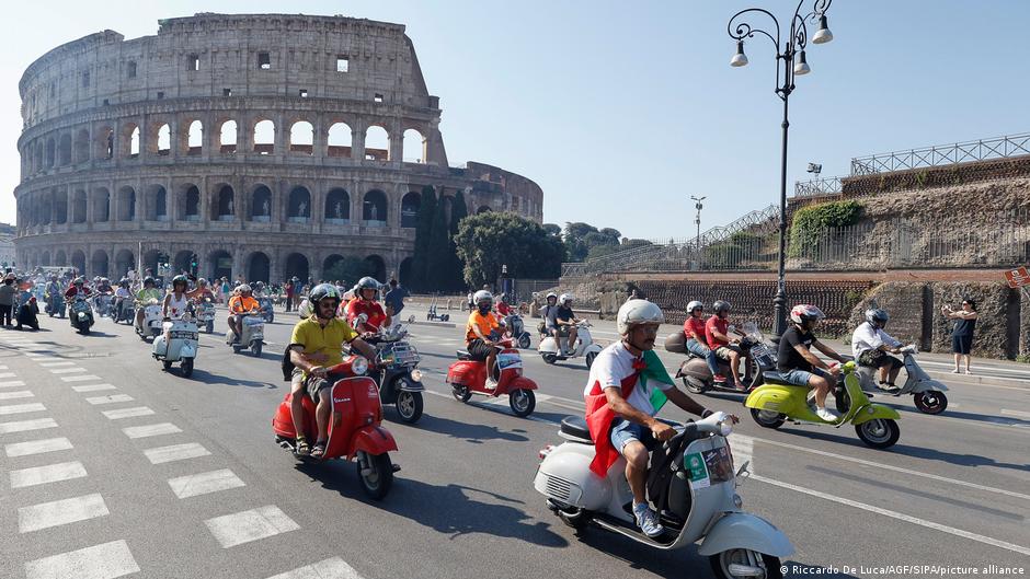 Thousands ride through Rome to celebrate Vespa's 80th birthday