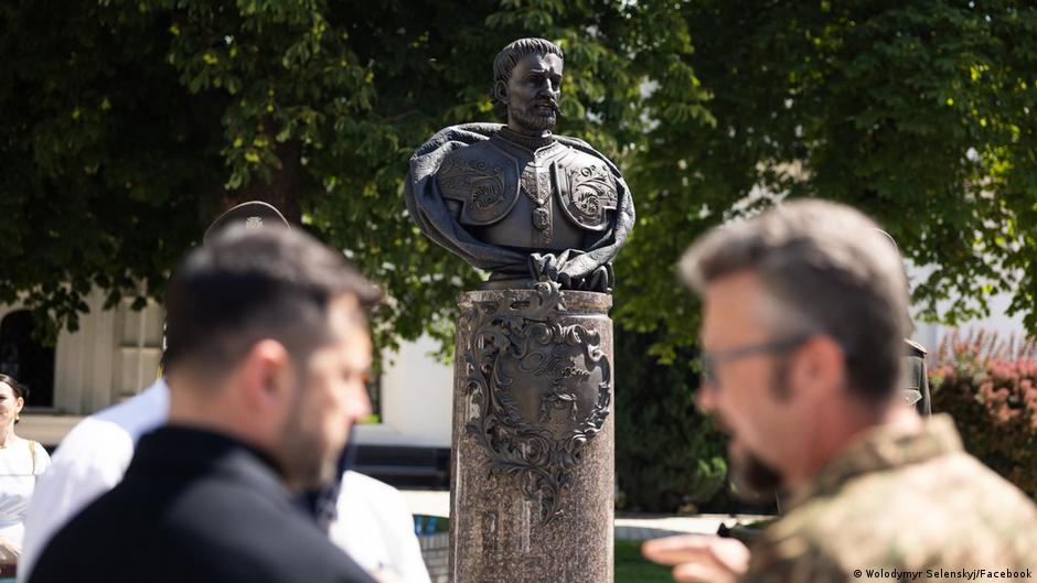 В Киево-Печерской лавре открыли бюст гетмана Мазепы