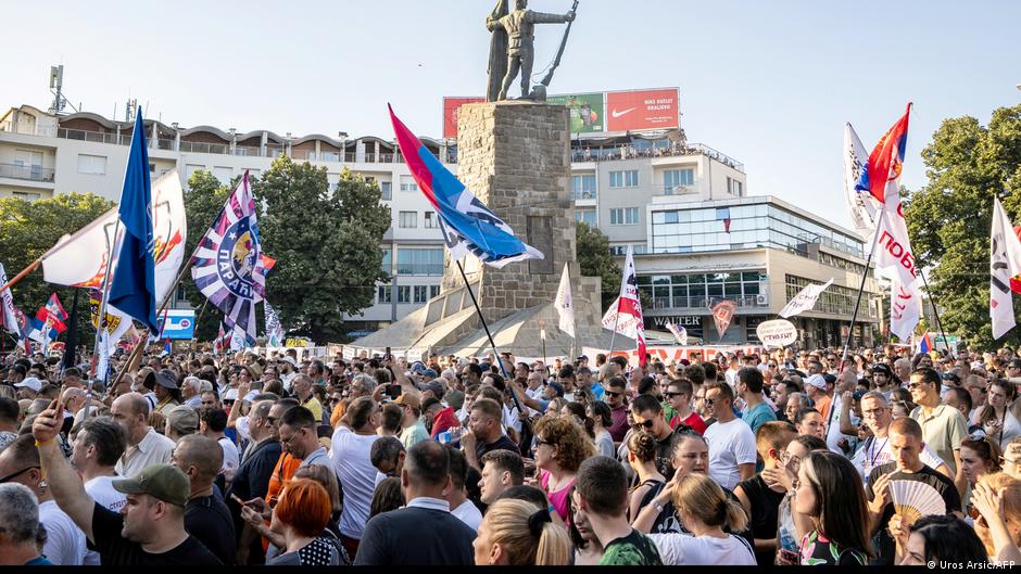 Serbia: protesty trwają mimo zapowiedzi rezygnacji Vučicia