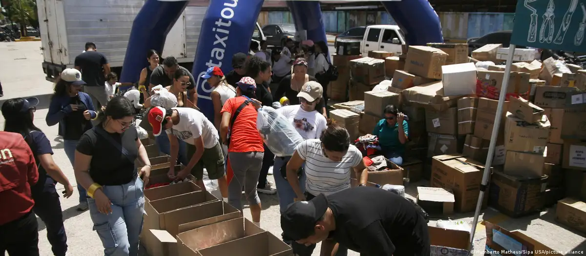 Venezuela earthquake: Aid ramps up as rescue window closes