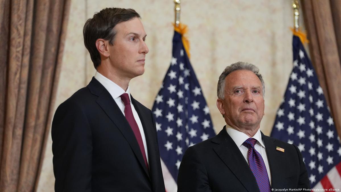 Yaxın Şərqdə sülh təşəbbüslərinə əlavə olaraq, Kushner və Witkoff (soldan) Ukrayna müharibəsinin də başa çatması üçün çalışırlar [Fayl: Aprel 2026] Şəkil: Jacquelyn Martin/AP Photo/dpa/picture alliance