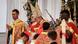 Un nuevo sacerdote recibe la imposición de manos de Bernard Fellay —obispo católico tradicionalista suizo y exsuperior general de la Fraternidad Sacerdotal San Pío X (FSSPX).