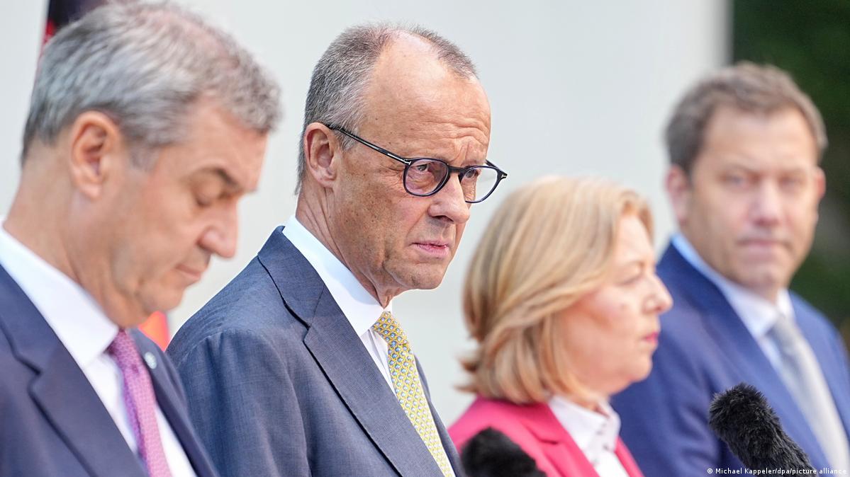 Deutschland Berlin 2026 | Pressekonferenz nach dem Koalitionsausschuss mit Söder, Merz, Bas & Klingbeil 基社盟领袖索德、基民盟领袖默茨、社民党领袖巴贝尔·巴斯和克林贝尔(从左到右)呈现出一派和谐景象