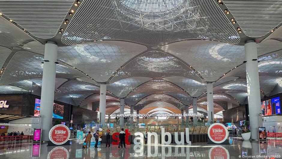 Turkish comedian Deniz Goktas detained at Istanbul airport