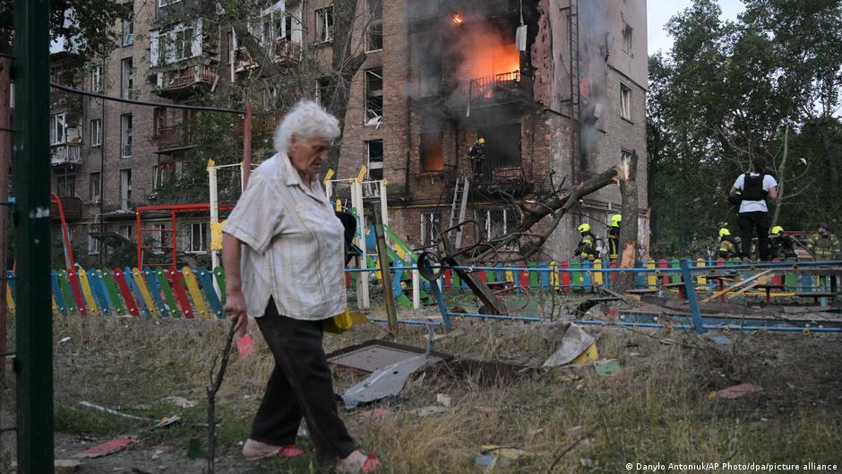 Ukraine: Russia strikes kill 4, day of mourning in Kyiv