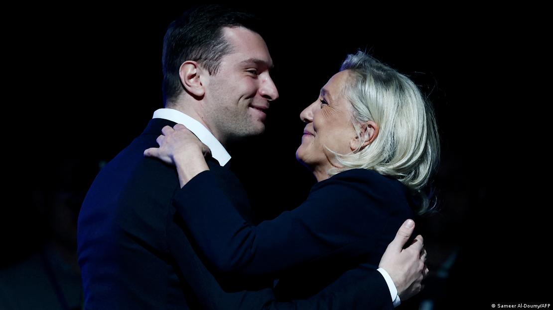 Marine Le Pen e Jordan Bardella, seu apadrinhado político e possível substituto nas eleições presidenciais de 2027