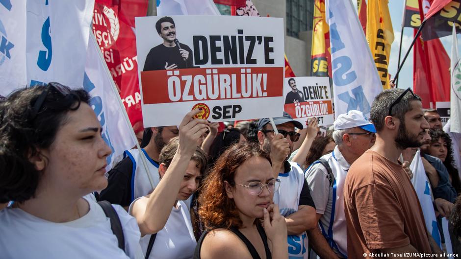 Τούρκος κωμικός στη φυλακή πριν από τη Σύνοδο του ΝΑΤΟ