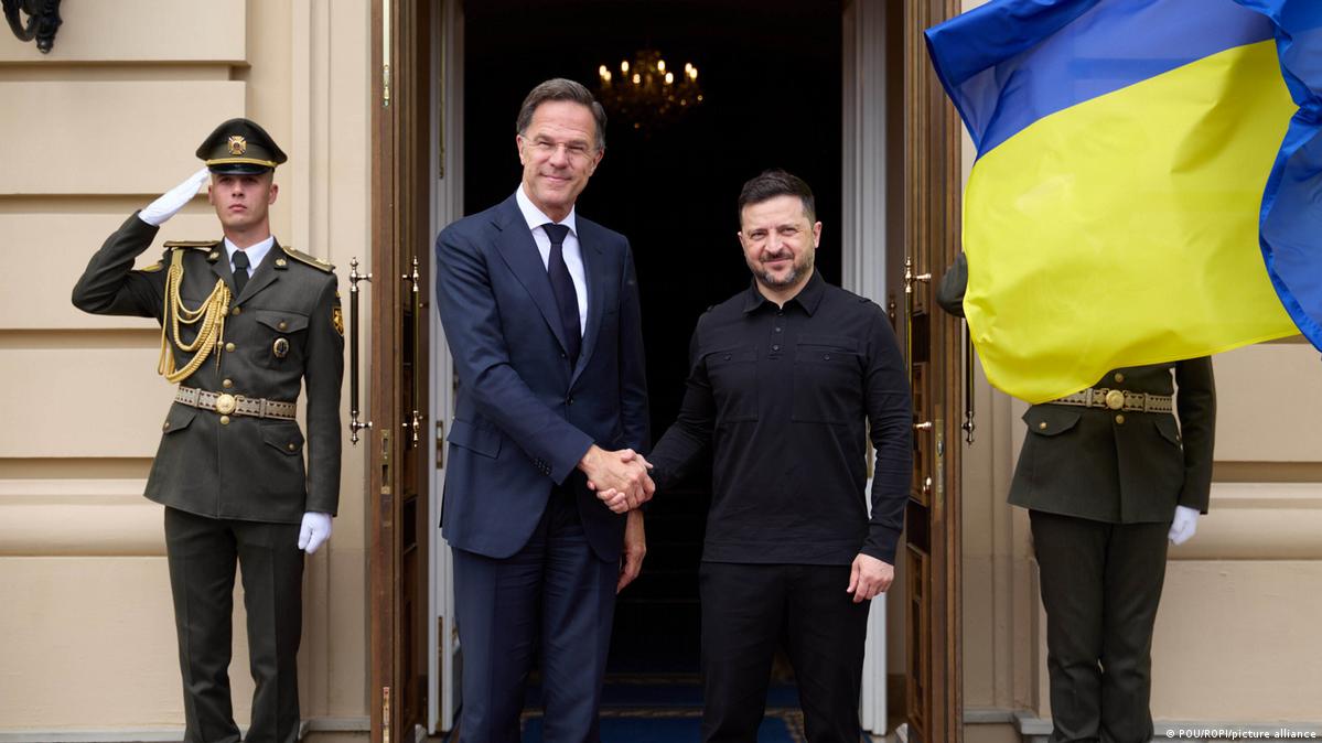 A photo of Volodymyr Zelenskyy with NATO chief Mark Rutte in Kyiv