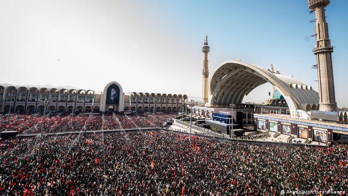Novo aiatolá não comparece ao funeral de Khamenei no Irã e aumenta mistério