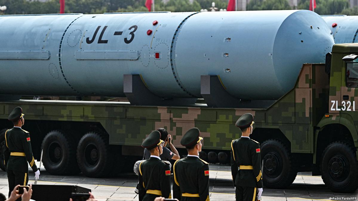 2025年国庆阅兵式上的“巨浪3型”导弹