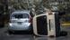 Un auto yace volcado tras ser arrastrado por los fuertes vientos provocados por el supertifón Bavi en Guam, antes de avanzar hacia Japón. (Archivo: 06.07.2026) Un auto yace volcado tras ser arrastrado por los fuertes vientos provocados por el supertifón Bavi en Guam, antes de avanzar hacia Japón. (Archivo: 06.07.2026)
