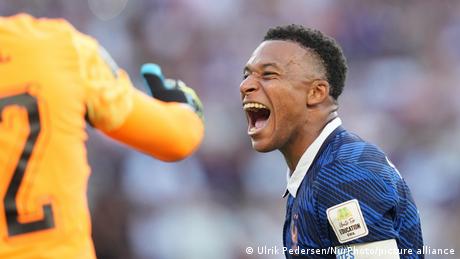 Kylian Mbappé wehrt sich gegen Rassismus aus Paraguay