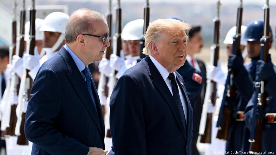 Trump'ın "kalkacak" dediği CAATSA nedir?