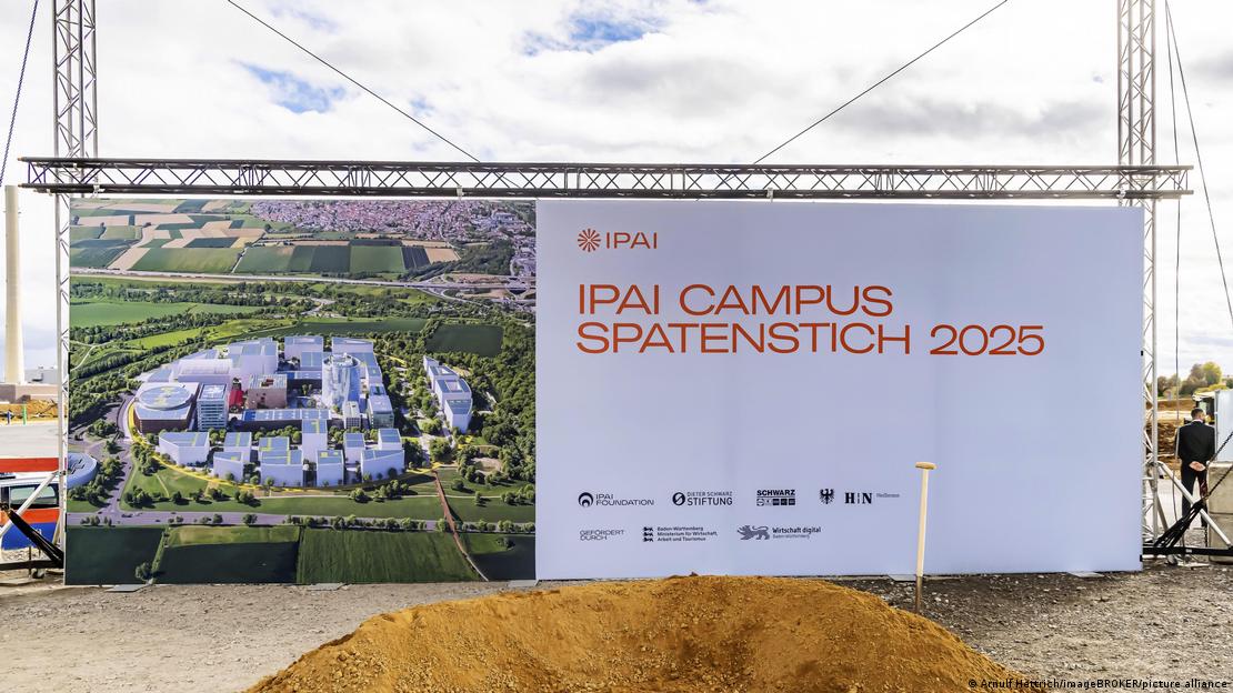 Yine Schwarz Grubu'nun büyük desteğiyle yapılan  "Yapay Zekâ İnovasyon Parkı" (IPAI) projesinin temeli 2025'te atıldı. Temel atma töreni gününden bir kare