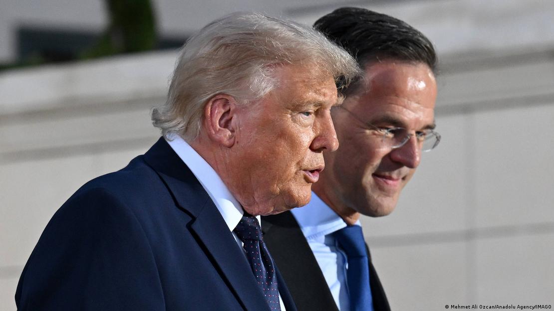 ABD Başkanı Donald Trump ile NATO Genel Sekreteri Mark Rutte yan yana yürürken. ABD Başkanı Donald Trump ile NATO Genel Sekreteri Mark Rutte yan yana yürürken.