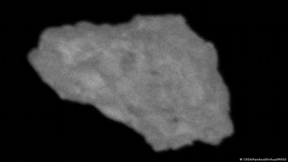 Por primera vez, una sonda observa de cerca esta "miniluna" de la Tierra