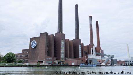 VW: Bαθιά κρίση με απολύσεις και κλείσιμο εργοστασίων