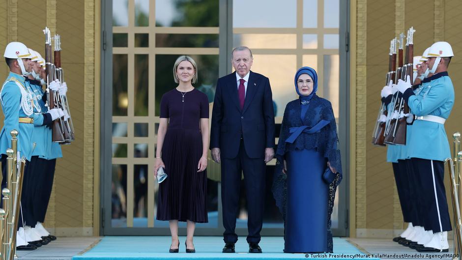 NATO'nun İzlandalı genç lideri Kristrún Frostadóttir kimdir?