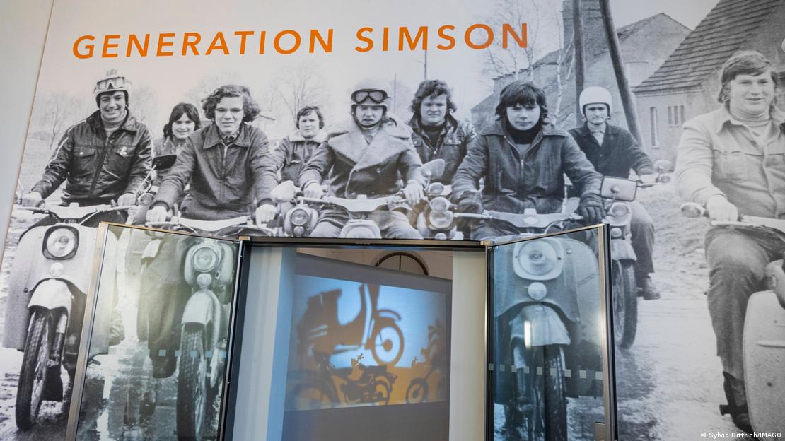 Black and white photo of young people riding Simson mopeds, under the headline 'Generation Simson'