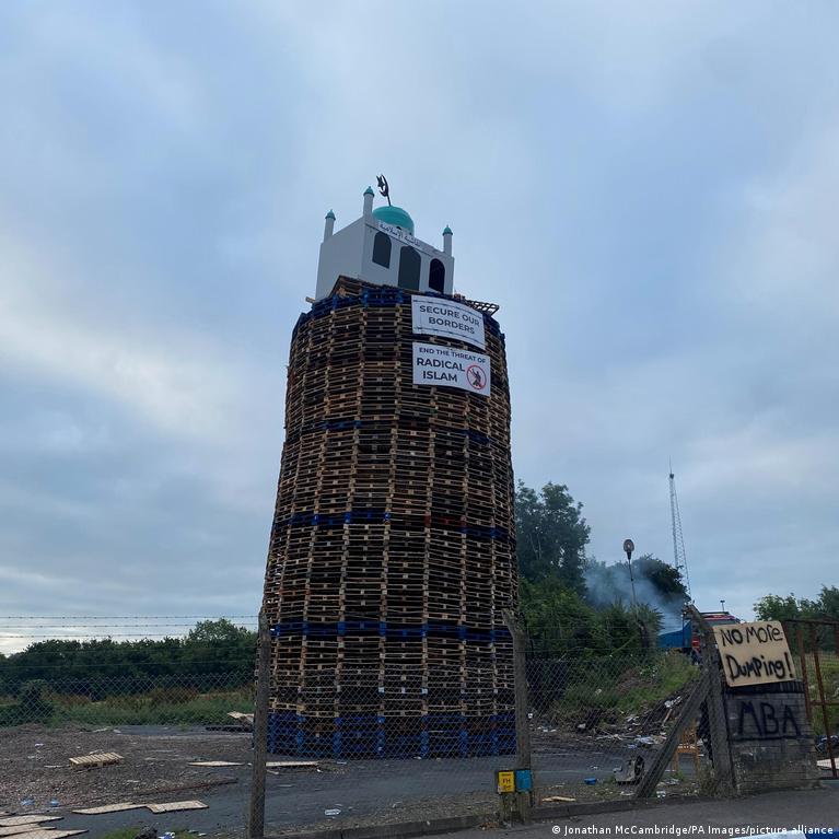 Police Investigate Mosque Model on Northern Ireland Bonfire as Hate Crime