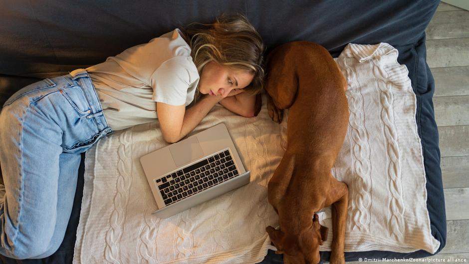 Loneliness Influencer: Soziale Isolation als Lifestyle-Trend