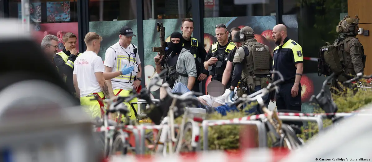 Berlin hostage crisis: Woman freed after hourslong standoff