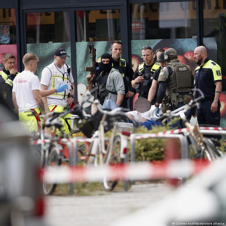 Berlin hostage crisis: Woman freed after hourslong standoff
