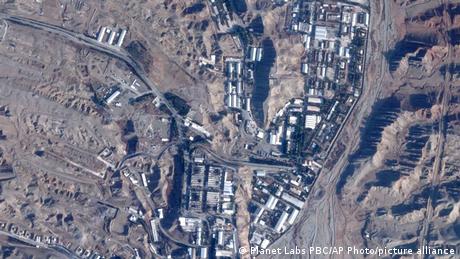 Die Satellitenaufnahme vom März 2026 zeigt die iranische Militärbasis in Partschin