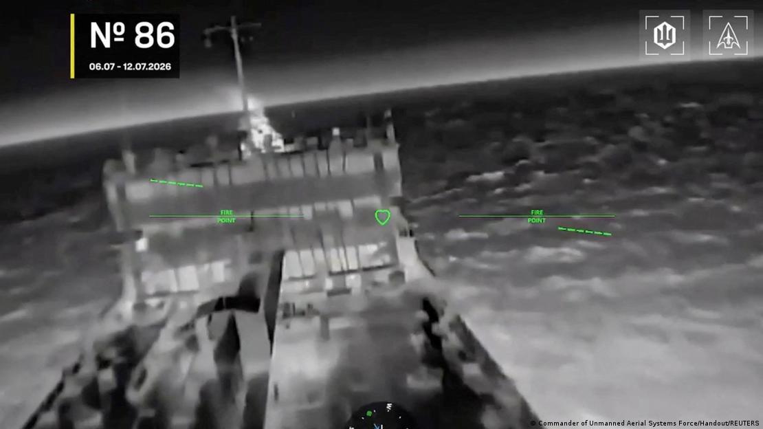 Imagem de drone mostra suposto ataque a um navio petroleiro
