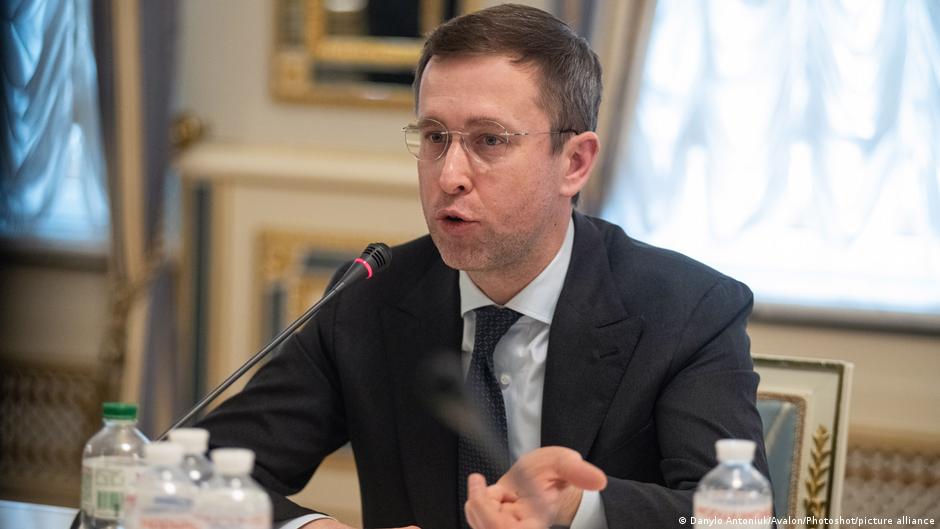 Зеленский передал Раде представление на нового премьера