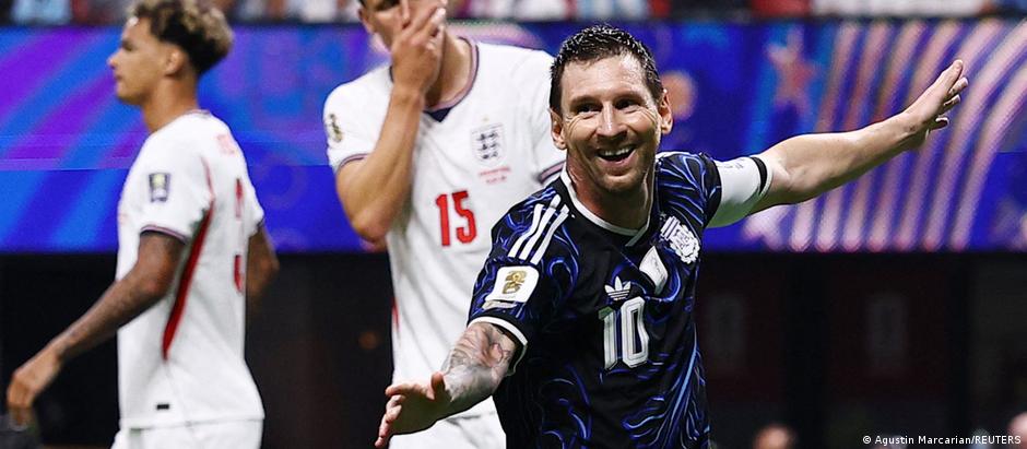 Com duas assistências, Messi teve atuação decisiva na vitória sobre a Inglaterra