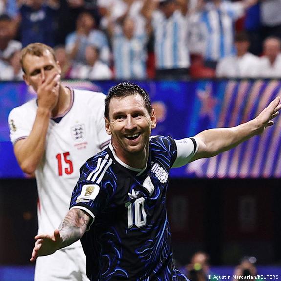 Argentina derrota a Inglaterra y jugará la final del Mundial