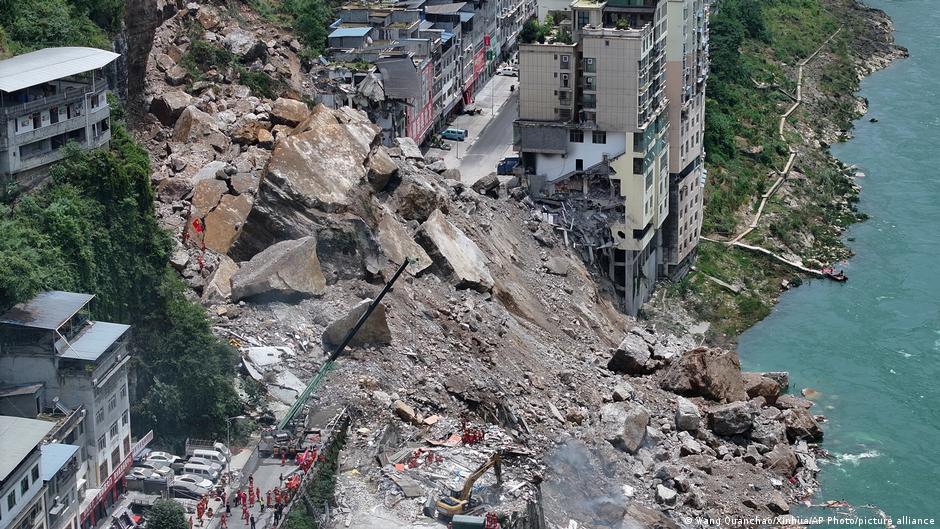 Emergencia Catastrófica en China: Deslizamiento de Tierra en Chongqing Sepulta Edificios y Genera Alerta Mundial