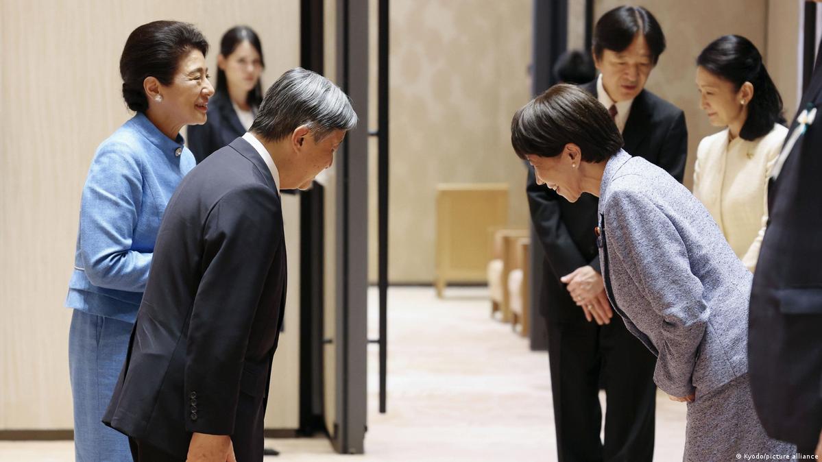 首相高市早苗认为，男性血统是天皇“权威和合法性的唯一来源”