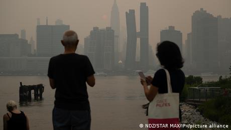 Waldbrandrauch aus Kanada hüllt Manhattan ein (16.07.2026)