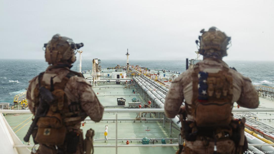 Militares americanos em navio