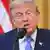 Donald Trump bei einer Ansprache im Weißen Haus am Mikrofon