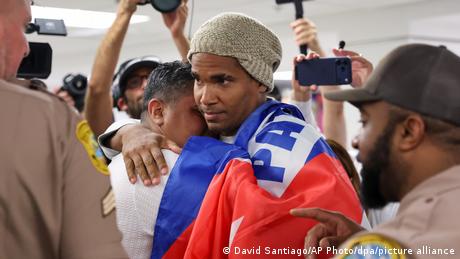 Luis Manuel Otero Alcántara bei seiner Ankunft am Miami International Airport