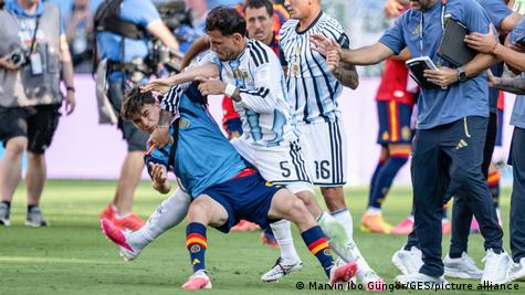 Mundial: FIFA abre expediente a Argentina por incidentes