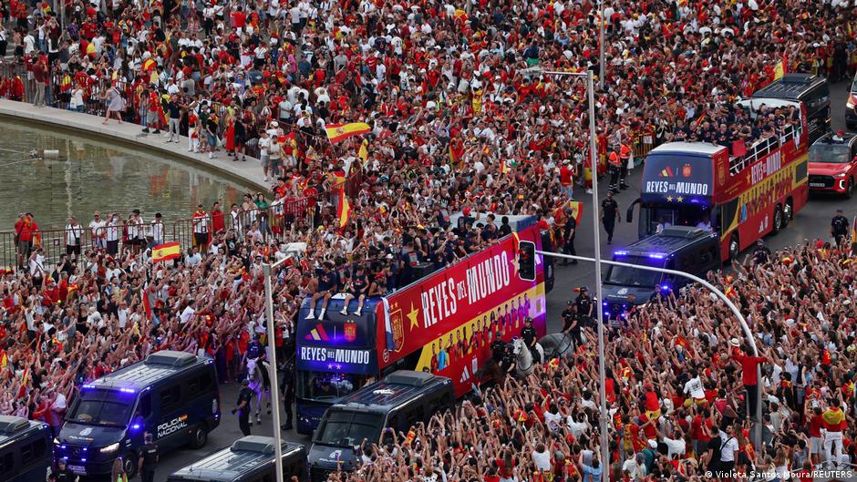 احتفالات مليونية في إسبانيا بفوز المنتخب الوطني بكأس العالم 2026