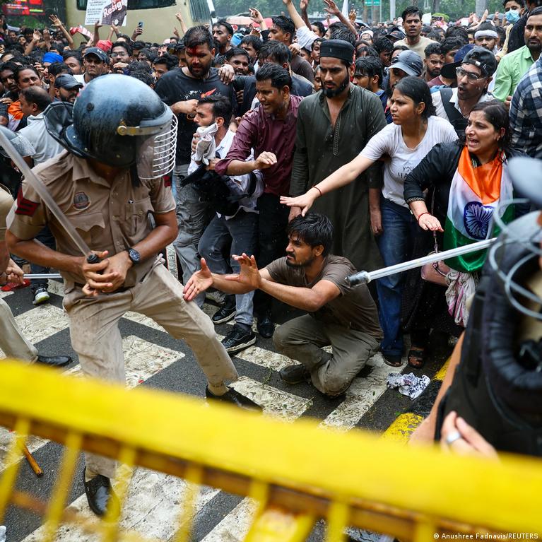 Thumbnail for India news: Police used 'excessive force' on CJP protesters