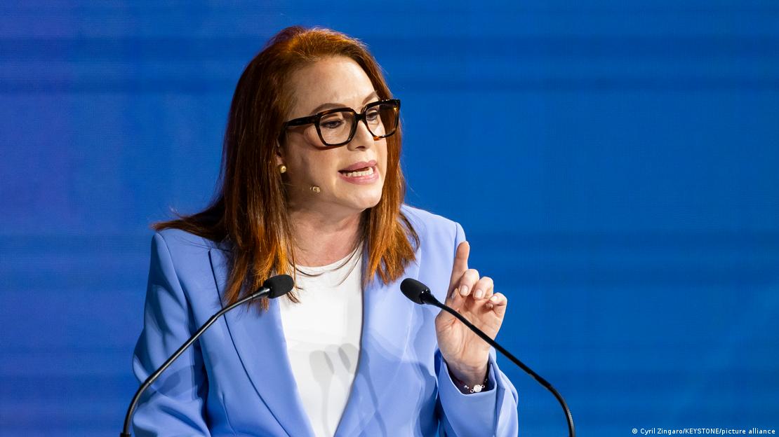 María Fernanda Espinosa en una conferencia de prensa.