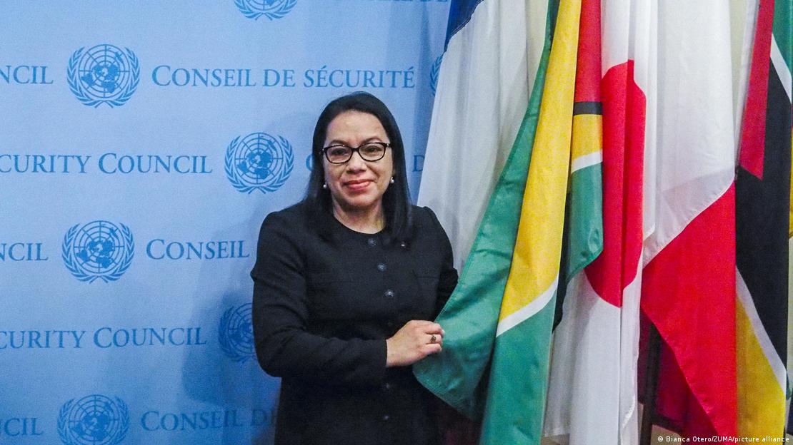 Carolyn Rodrigues Birkett en una conferencia de prensa en 2024.