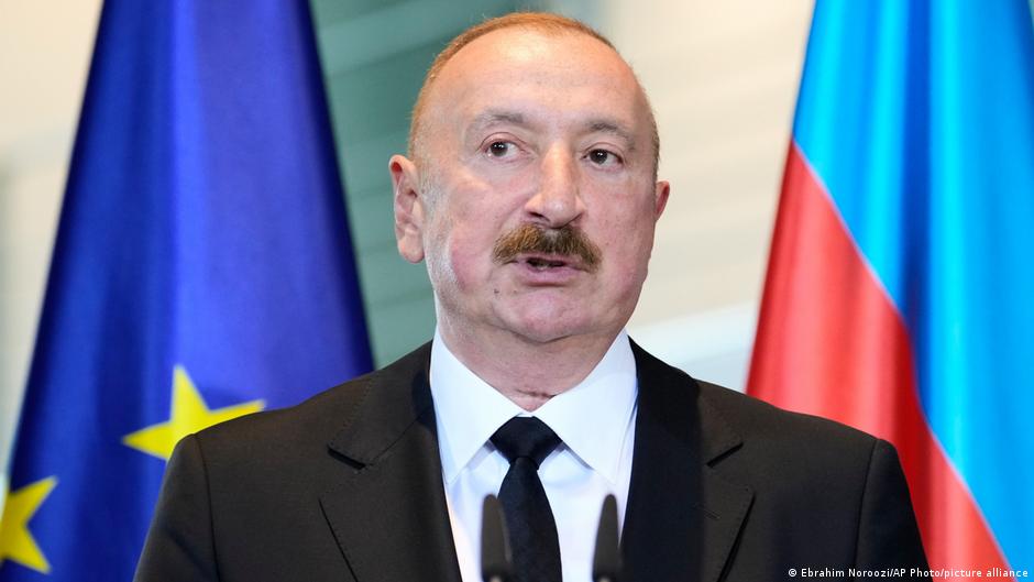 Азербайджан освободил осужденного за шпионаж француза после снятия санкций ЕС с Усманова и Фридмана