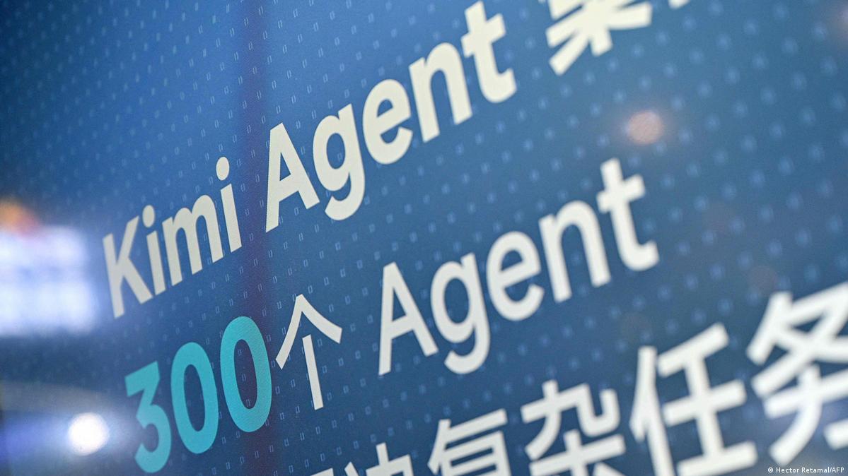 China Shanghai 2026 | Kimi Logo am Moonshot AI Stand auf der World AI Conference 法兰克福汇报:相较于美国,大规模中国AI企业的规模都较小。